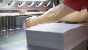 CORTE DE RESMA POR CAJA DE 10 U.